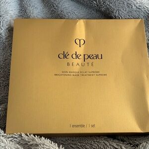 Clé de Peau Beauté brightening Skincare Mask